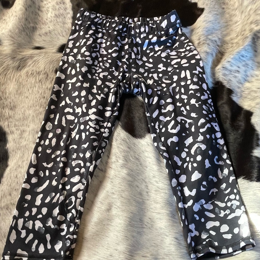 LN Everlast‎ Women's Leopard Cheetah Print Black & White Capri Leggings Medium